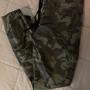 Juniors V.I.P. Camo Pants NWOT Size 5/6